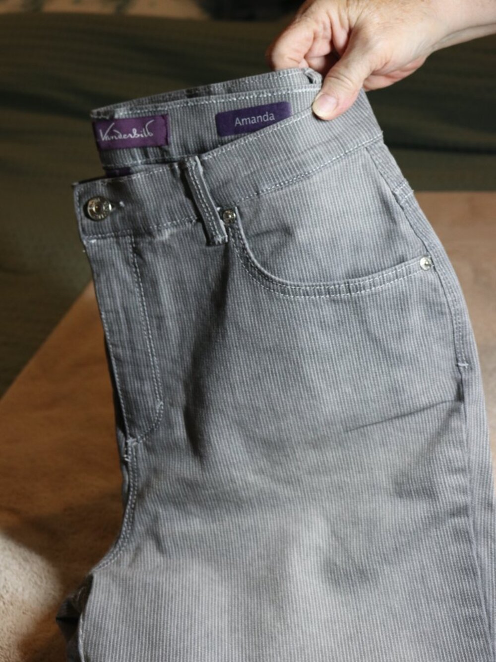 Women's Gloria Vanderbilt gray striped Amanda jeans, size 8